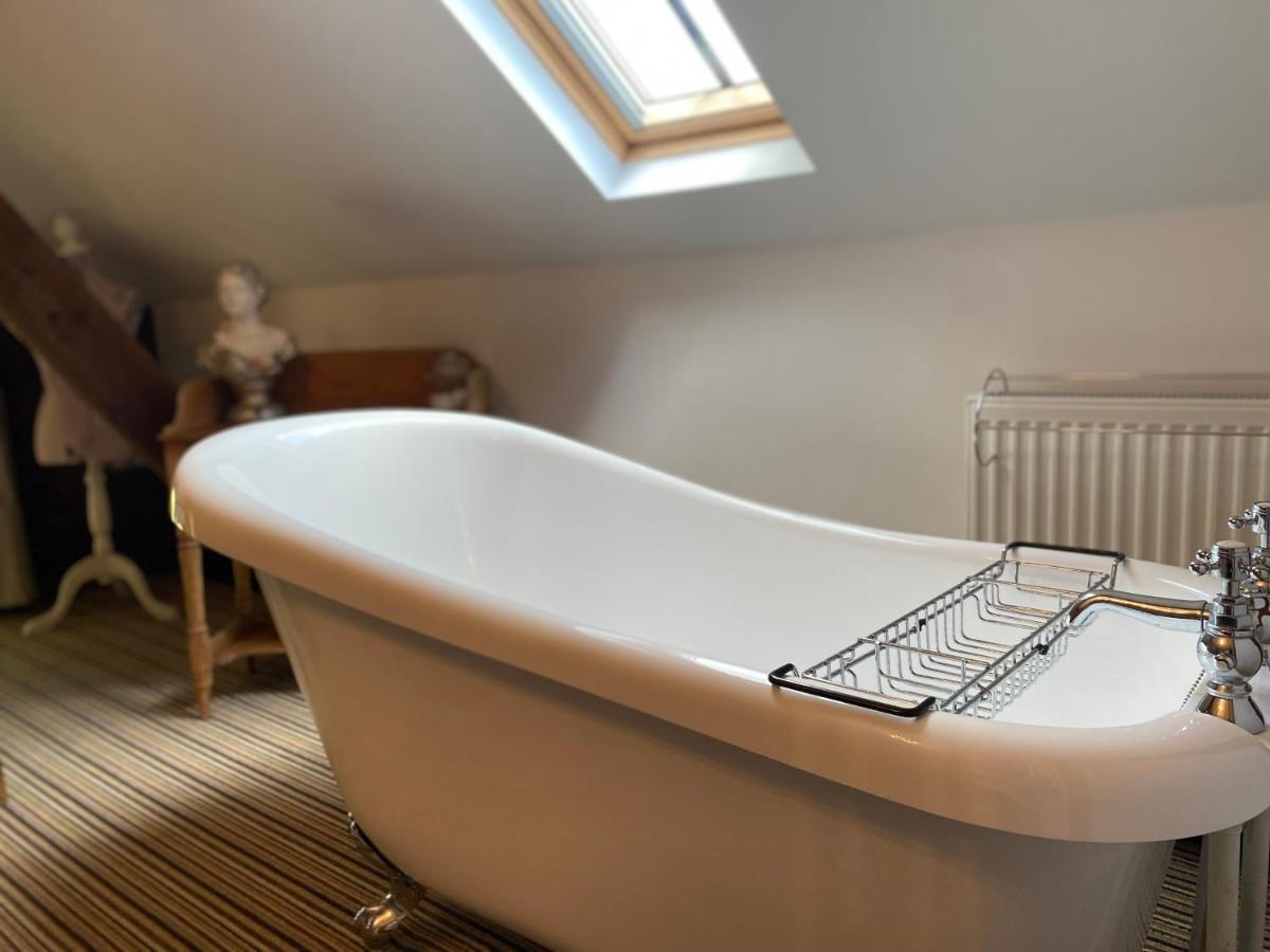 Betsey Trotwood. Historic Stylish 2-Bed Cottage. Blundeston Εξωτερικό φωτογραφία