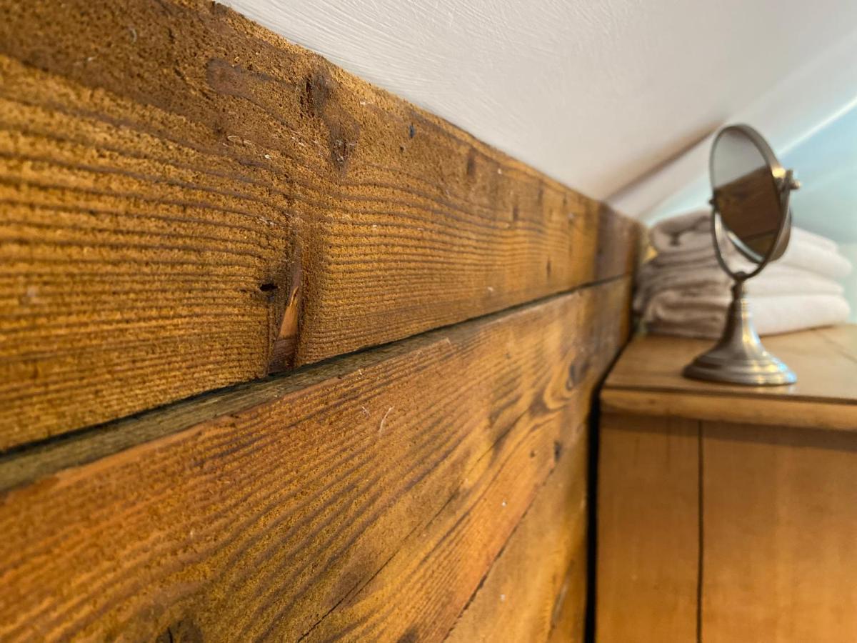 Betsey Trotwood. Historic Stylish 2-Bed Cottage. Blundeston Εξωτερικό φωτογραφία